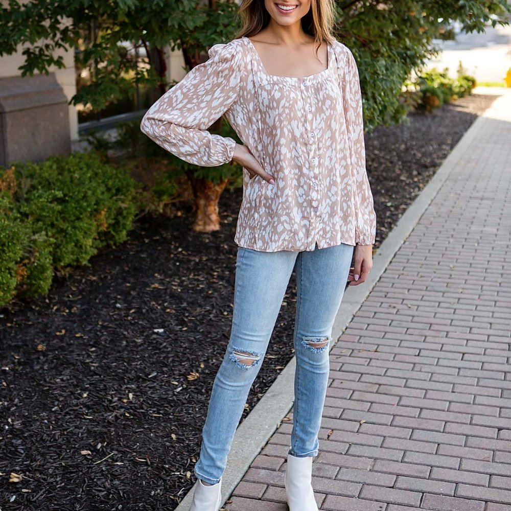 TAUPE/IVORY PRINTED SQUARE NECK TOP